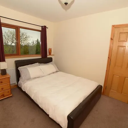 Fernhill Rise - Shared Entrance And Private Bedroom/bathroom Проживание в семье *
